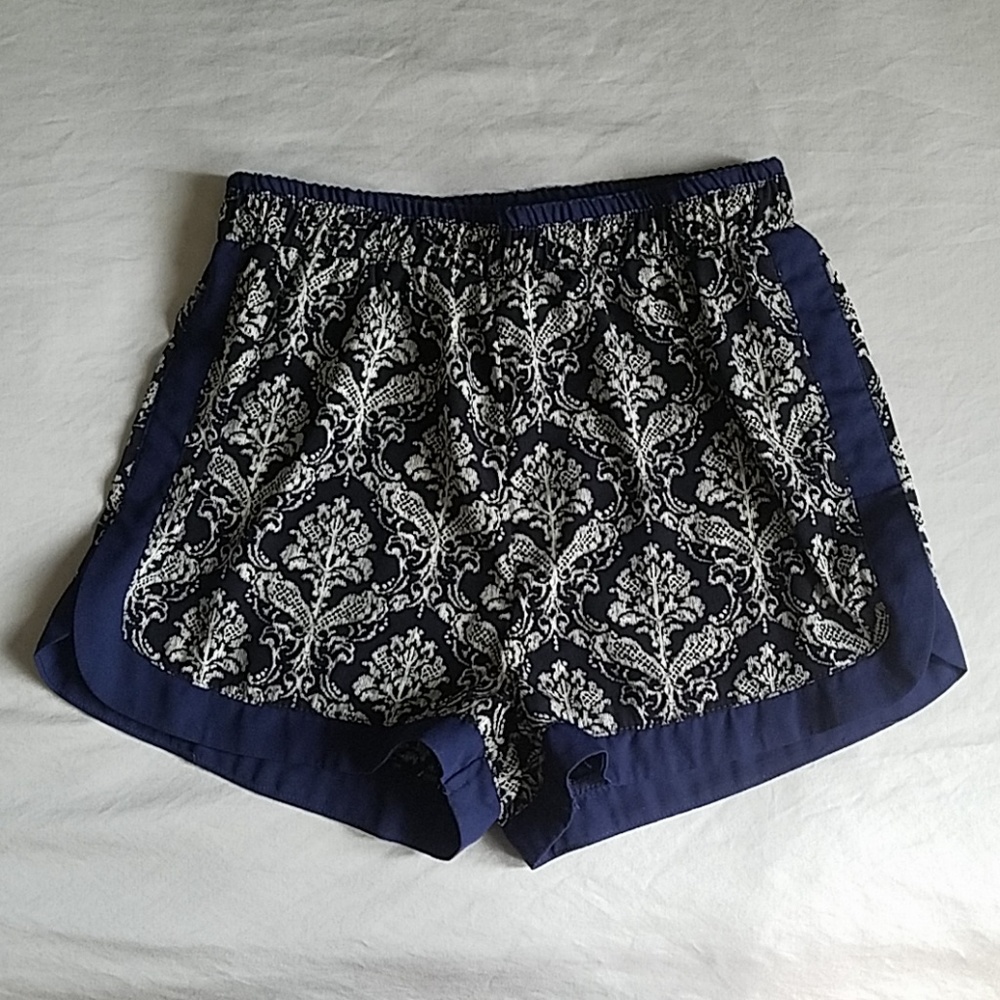 Ovi Patterned High Waisted Shorts